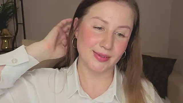 Snapshot of Helens_love chatting on June 10, 2026, 2:46 am Helens love online show from June 10, 2026, 2:46 am