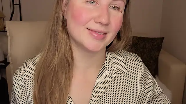 Snapshot of Helens_love chatting on October 16, 2025, 1:25 am Helens love online show from October 16, 2025, 1:25 am