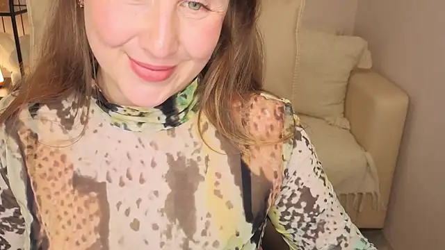 Snapshot of Helens_love chatting on July 15, 2026, 5:25 am Helens love online show from July 15, 2026, 5:25 am