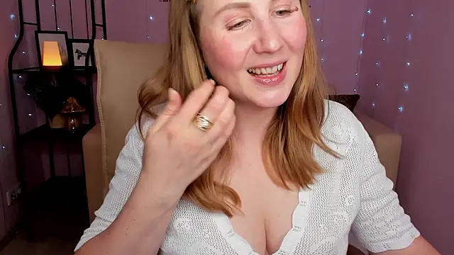 Snapshot of Helens_love chatting on March 4, 2025, 6:15 am Helens love online show from March 4, 2025, 6:15 am