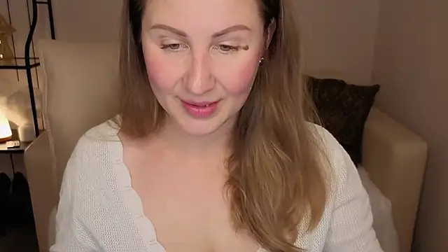 Snapshot of Helens_love chatting on October 3, 2025, 1:42 am Helens love online show from October 3, 2025, 1:42 am