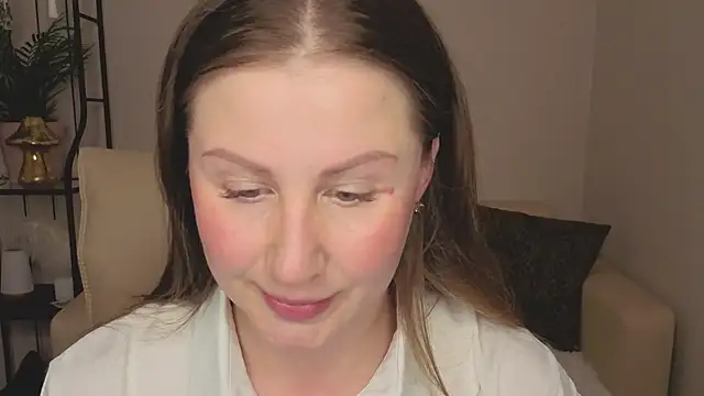 Snapshot of Helens_love chatting on June 18, 2026, 3:27 am Helens love online show from June 18, 2026, 3:27 am