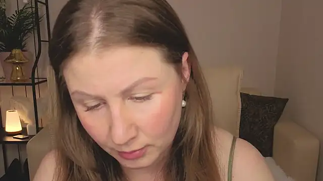 Snapshot of Helens_love chatting on June 19, 2026, 2:17 am Helens love online show from June 19, 2026, 2:17 am