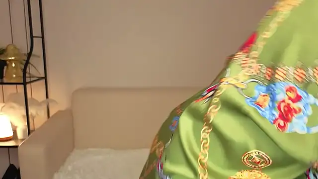 Snapshot of Helens_love chatting on November 14, 2025, 5:55 am Helens love online show from November 14, 2025, 5:55 am