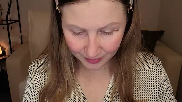 Snapshot of Helens_love chatting on October 19, 2025, 12:46 am Helens love online show from October 19, 2025, 12:46 am