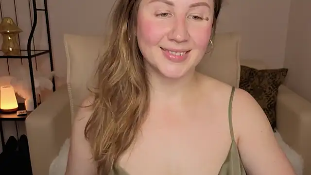 Snapshot of Helens_love chatting on October 25, 2025, 2:33 am Helens love online show from October 25, 2025, 2:33 am