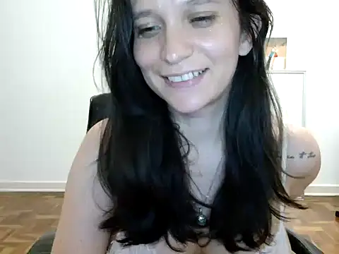 Snapshot of beatrizspbr chatting on February 15, 2026, 11:14 pm beatrizspbr online show from February 15, 2026, 11:14 pm