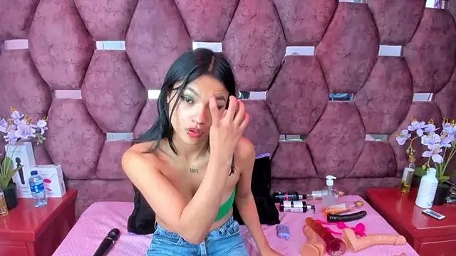 Snapshot of SaraLoveee_ chatting on March 9, 2025, 6:39 am SaraLoveee online show from March 9, 2025, 6:39 am