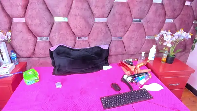 Snapshot of SaraLoveee_ chatting on March 11, 2025, 6:08 am SaraLoveee online show from March 11, 2025, 6:08 am