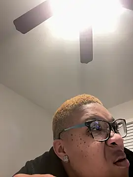 SexyHoneyRedd online show from March 6, 2026, 10:21 am