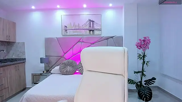 Snapshot of naomii_campbell_ chatting on October 14, 2025, 6:19 pm naomii campbell online show from October 14, 2025, 6:19 pm