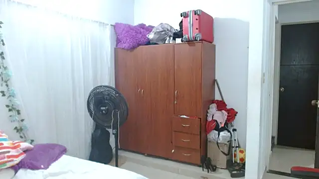 helenca43 online show from February 28, 2026, 10:15 am