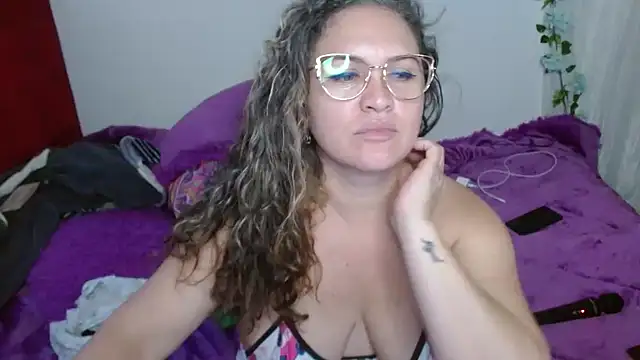 helenca43 online show from March 6, 2026, 11:00 pm