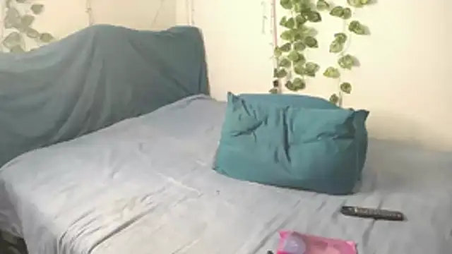 Snapshot of DominaLeona chatting on October 18, 2025, 8:44 pm DominaLeona online show from October 18, 2025, 8:44 pm