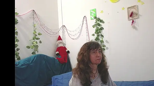 Snapshot of DominaLeona chatting on November 18, 2025, 9:18 pm DominaLeona online show from November 18, 2025, 9:18 pm