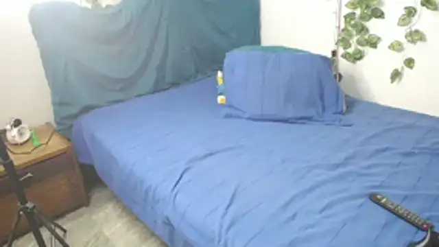 Snapshot of DominaLeona chatting on October 19, 2025, 9:06 pm DominaLeona online show from October 19, 2025, 9:06 pm