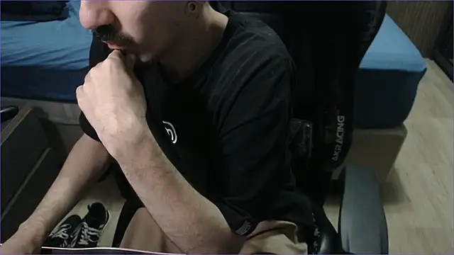 Snapshot of ViniBruv chatting on February 22, 2026, 2:47 am ViniBruv online show from February 22, 2026, 2:47 am