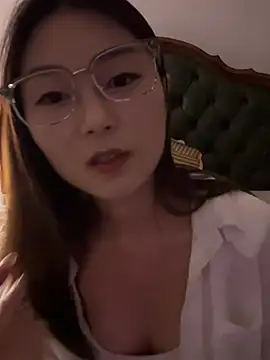 Snapshot of Sweet-Angel999 chatting on August 8, 2026, 4:03 pm Sweet-Angel999 online show from August 8, 2026, 4:03 pm