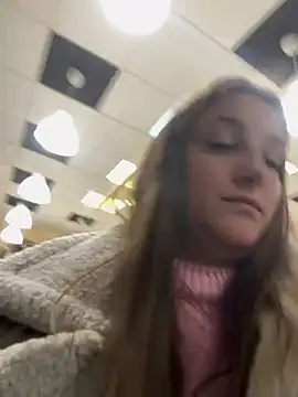 Strawberryyyyik online show from March 19, 2025, 4:24 pm