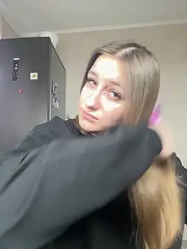 Strawberryyyyik online show from January 4, 2025, 9:00 am