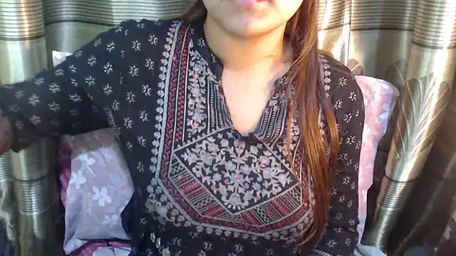 Snapshot of queen_angelina chatting on December 15, 2025, 9:31 pm queen angelina online show from December 15, 2025, 9:31 pm