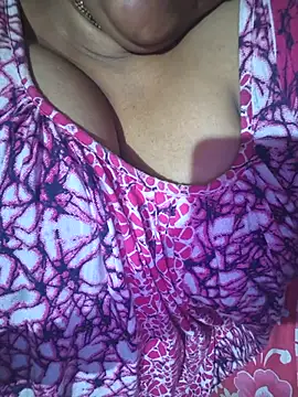 Snapshot of Wifesuman40 chatting on November 5, 2025, 10:51 am Wifesuman40 online show from November 5, 2025, 10:51 am