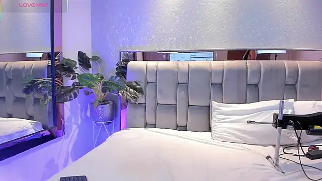 Snapshot of RoseTaylor__ chatting on December 4, 2025, 5:06 am RoseTaylor online show from December 4, 2025, 5:06 am