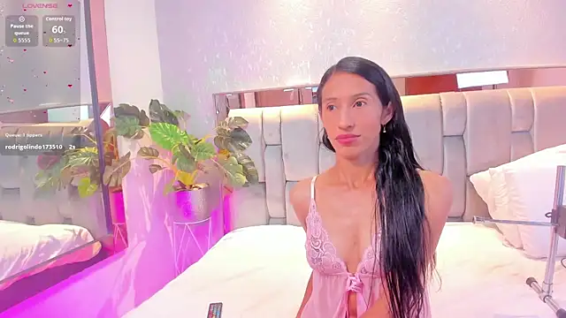 Snapshot of RoseTaylor__ chatting on November 19, 2025, 5:07 am RoseTaylor online show from November 19, 2025, 5:07 am