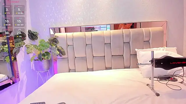 Snapshot of RoseTaylor__ chatting on November 12, 2025, 4:49 am RoseTaylor online show from November 12, 2025, 4:49 am