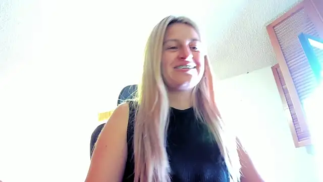 GiaRoussel online show from March 24, 2026, 1:33 pm