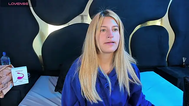 GiaRoussel online show from February 15, 2026, 4:28 pm