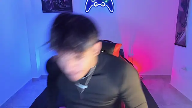 Snapshot of LuciferM_Star chatting on November 6, 2025, 10:03 pm LuciferM Star online show from November 6, 2025, 10:03 pm