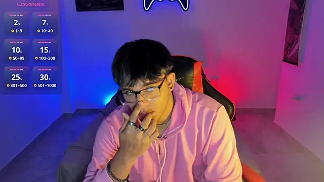 Snapshot of LuciferM_Star chatting on November 6, 2025, 2:37 am LuciferM Star online show from November 6, 2025, 2:37 am