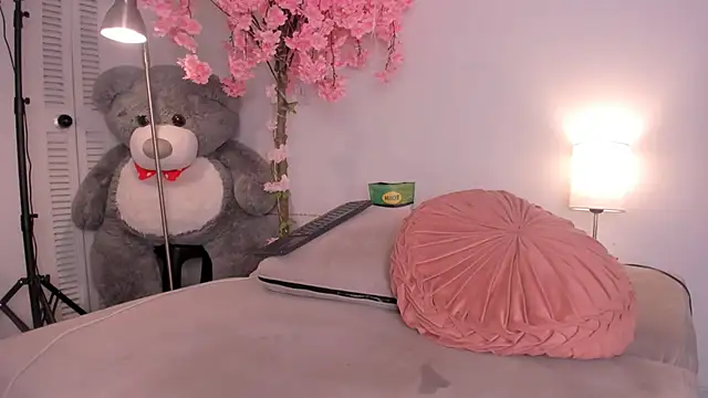 kitty miaa online show from July 12, 2026, 9:26 pm