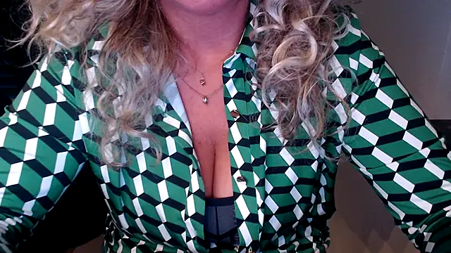 JenniLowen online show from November 7, 2025, 1:48 pm