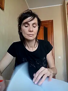 Francenia lolis online show from February 21, 2026, 11:01 am