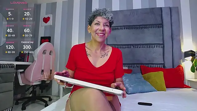 Snapshot of Julianewell chatting on July 28, 2026, 12:48 pm Julianewell online show from July 28, 2026, 12:48 pm