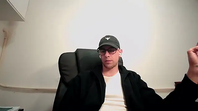 Snapshot of mikealcorleone chatting on February 23, 2025, 8:11 pm mikealcorleone online show from February 23, 2025, 8:11 pm