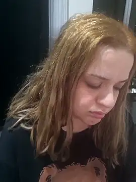 Snapshot of cansuozell chatting on November 28, 2025, 6:19 pm cansuozell online show from November 28, 2025, 6:19 pm