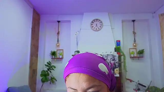 Snapshot of dulce_celeste15 chatting on December 15, 2025, 1:50 pm dulce celeste15 online show from December 15, 2025, 1:50 pm