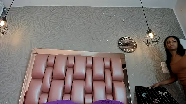 KOURTNEY-- online show from December 2, 2025, 2:56 am