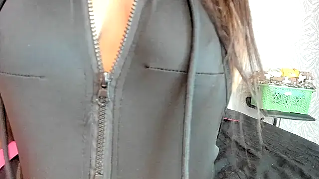 KOURTNEY-- online show from November 25, 2025, 1:50 am