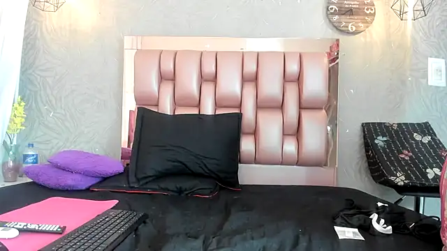 KOURTNEY-- online show from November 23, 2025, 6:29 pm