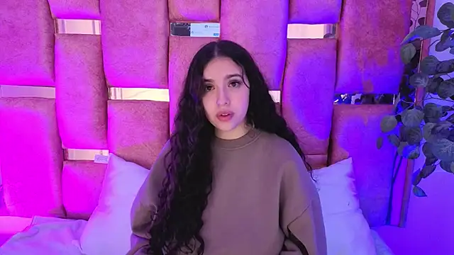 Snapshot of paulette_dupont chatting on October 29, 2025, 3:38 am paulette dupont online show from October 29, 2025, 3:38 am