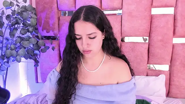 Snapshot of paulette_dupont chatting on October 11, 2025, 4:24 am paulette dupont online show from October 11, 2025, 4:24 am