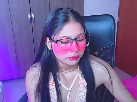 Snapshot of _ALLYSON18_ chatting on March 6, 2026, 12:00 pm ALLYSON18 online show from March 6, 2026, 12:00 pm