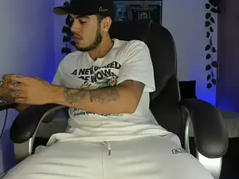 Snapshot of mikee_scooth chatting on March 15, 2025, 12:56 pm mikee scooth online show from March 15, 2025, 12:56 pm