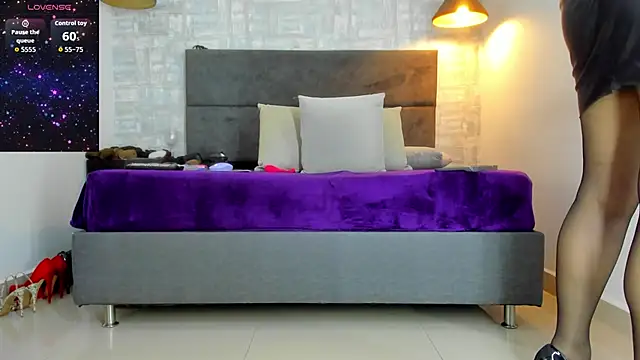 missnatash online show from December 1, 2025, 11:33 am