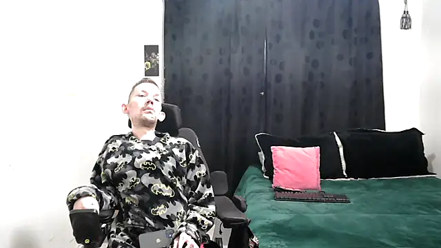 Sophia and Thomas online show from March 9, 2025, 9:57 am