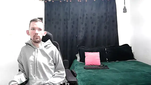 Sophia and Thomas online show from March 19, 2025, 10:22 am